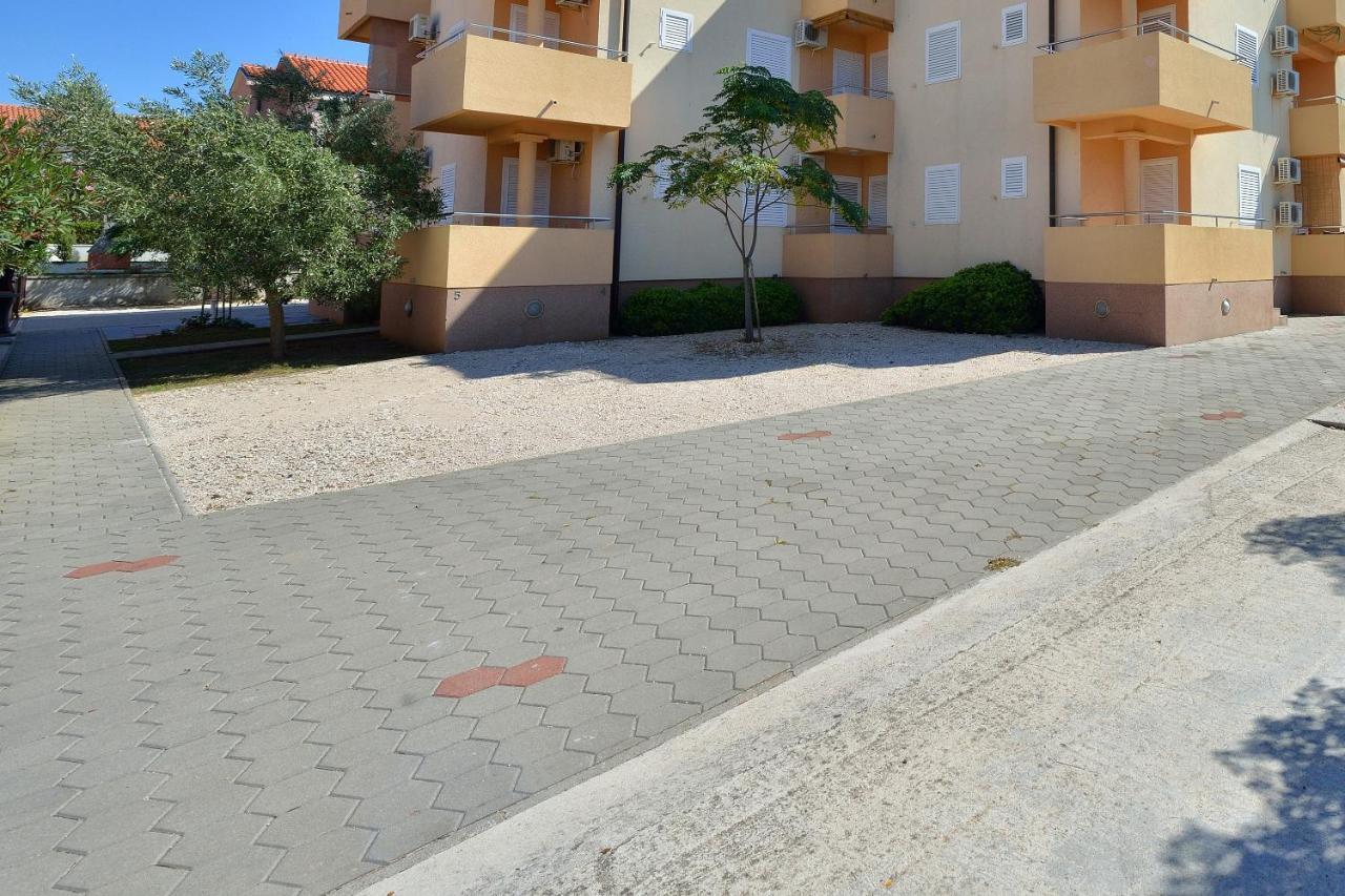 Apartments By The Sea Privlaka, Zadar - 14816 Exterior foto